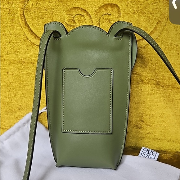 Loewe Elephant Pocket Pouch in leather with strap Crossbody bag - Picture 4 of 12